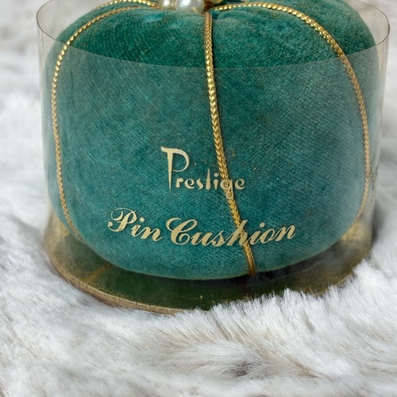 Vintage Prestige Brand Green Velvet Sewing Pin Cushion - Picture 4 of 6